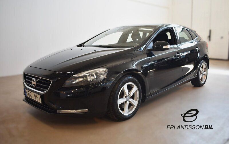 Svart Begagnad 2013 Volvo V40 Kinetic Kombi | 109 900 kr (Lite dyr) - Bild 1/4