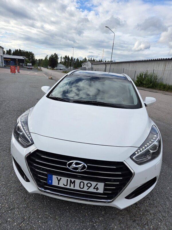 Vit Begagnad 2017 Hyundai i40 Kombi | 80 000 kr (Superpris) - Bild 1/4