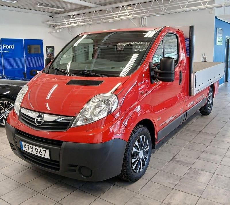 Röd Begagnad 2010 Opel Vivaro Minibuss | 79 400 kr (Lite dyr) - Bild 1/4