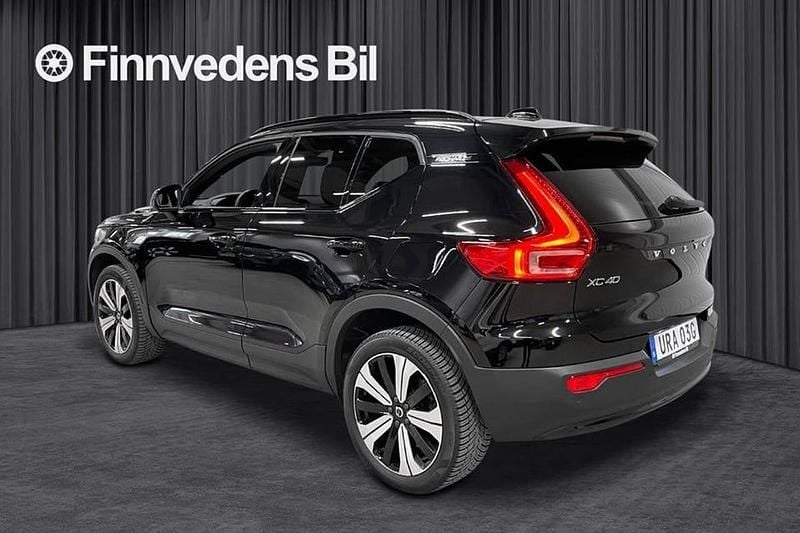 Begagnad Volvo XC40 Plus 175 kW (238 HK) 2022 Svart SUV