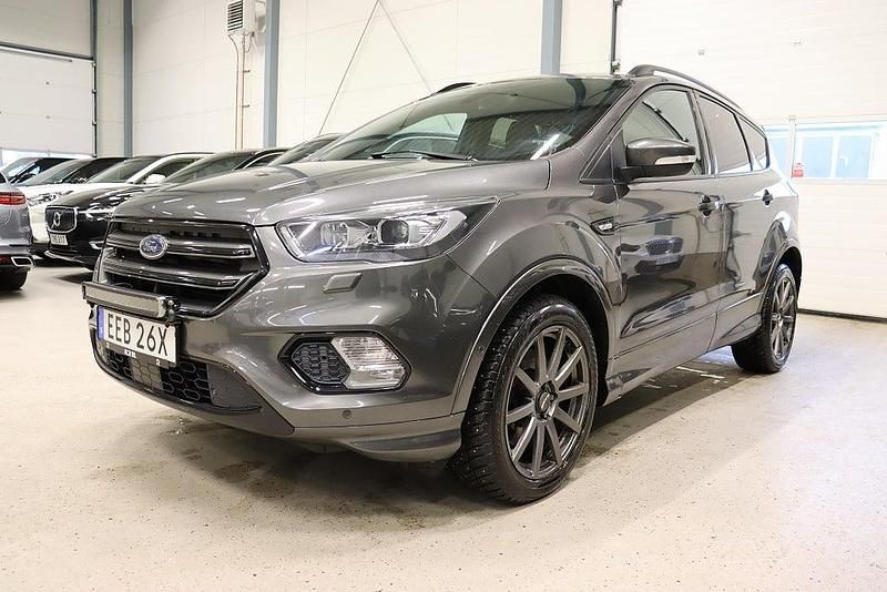 Grå Begagnad 2019 Ford Kuga ST-Line SUV | 209 900 kr (Marknadspris) - Bild 1/4