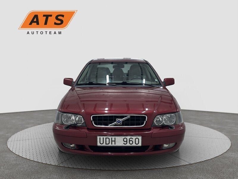 Röd Begagnad 2003 Volvo S40 Sedan | 34 900 kr (Dyr) - Bild 1/4