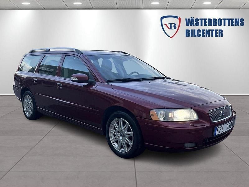 Röd Begagnad 2007 Volvo V70 Momentum Kombi | 54 900 kr (Lite dyr) - Bild 1/4