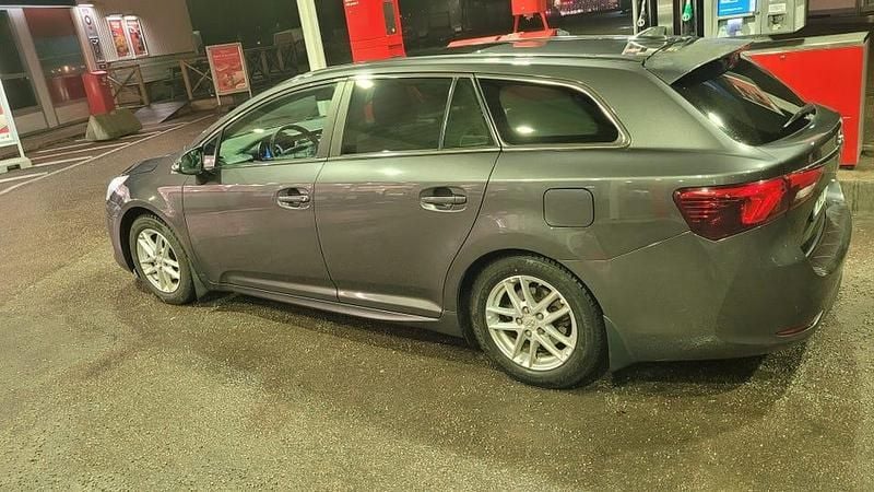 Begagnad 2017 Toyota Avensis Multidrive S Kombi | 169 000 kr (Marknadspris) - Bild 1/4