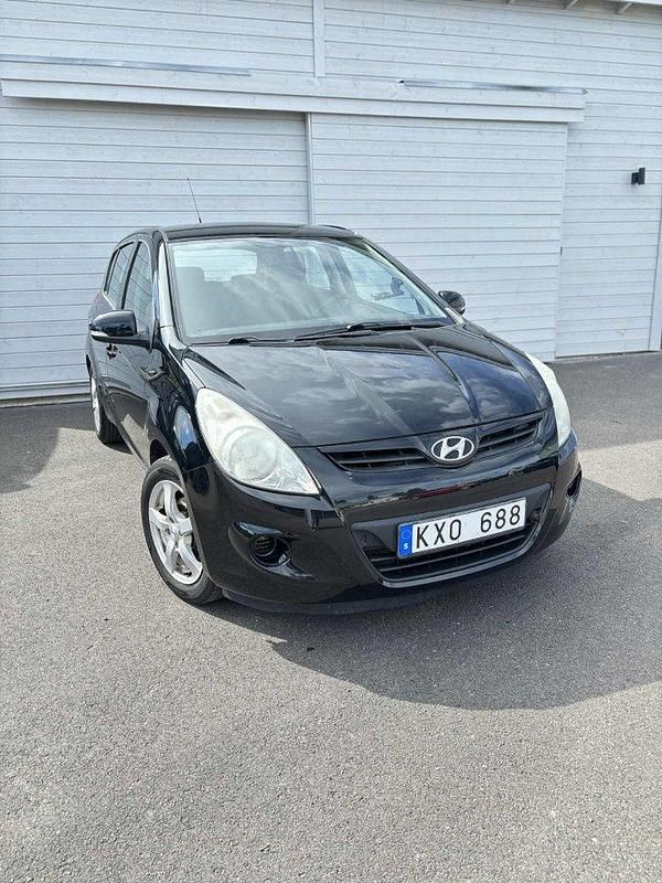 Svart Begagnad 2011 Hyundai i20 | 54 500 kr - Bild 1/4