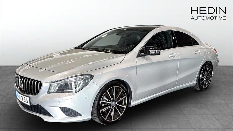 Silver Begagnad 2015 Mercedes CLA180 Sedan | 144 900 kr (Marknadspris) - Bild 1/4