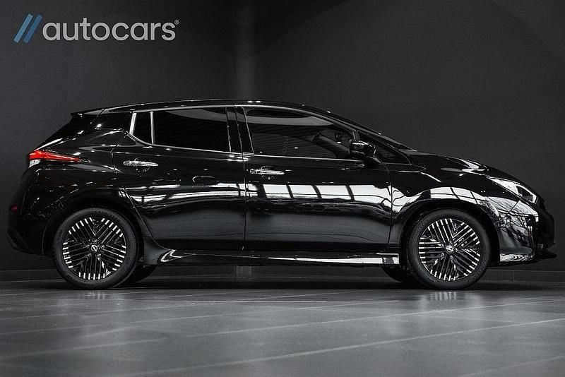 Begagnad Nissan Leaf 360º 110 kW (150 HK) 2022 Svart Halvkombi