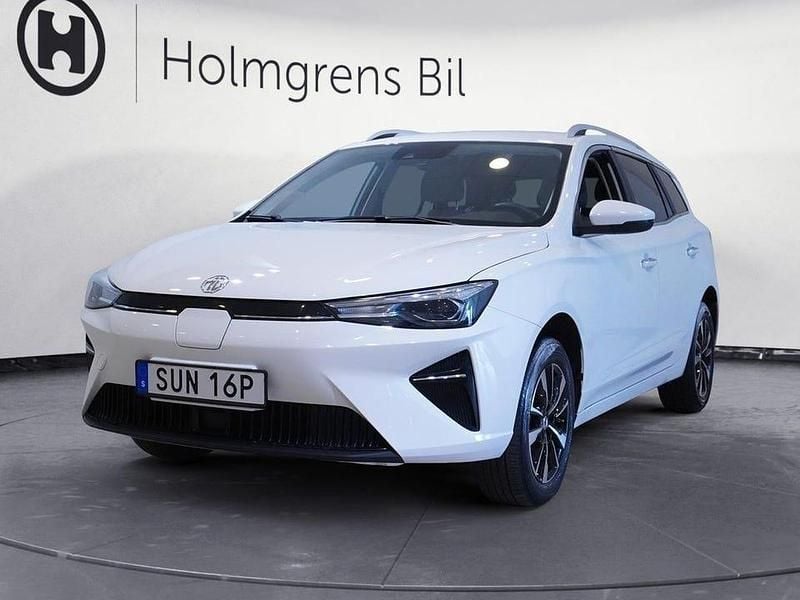 Vit (dover white) Begagnad 2022 MG MG5 EV Comfort Kombi | 179 900 kr (Marknadspris) - Bild 1/4
