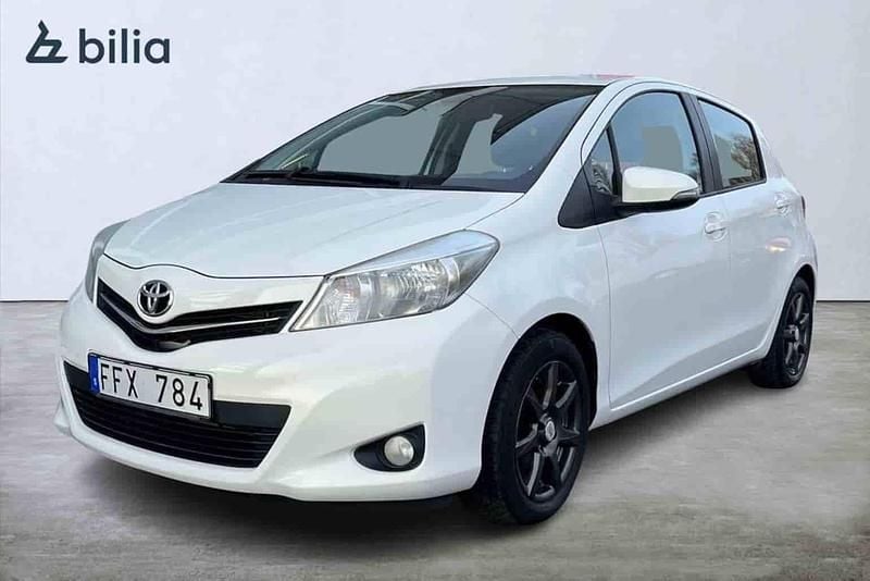 Vit Begagnad 2012 Toyota Yaris Halvkombi | 109 900 kr (Dyr) - Bild 1/1