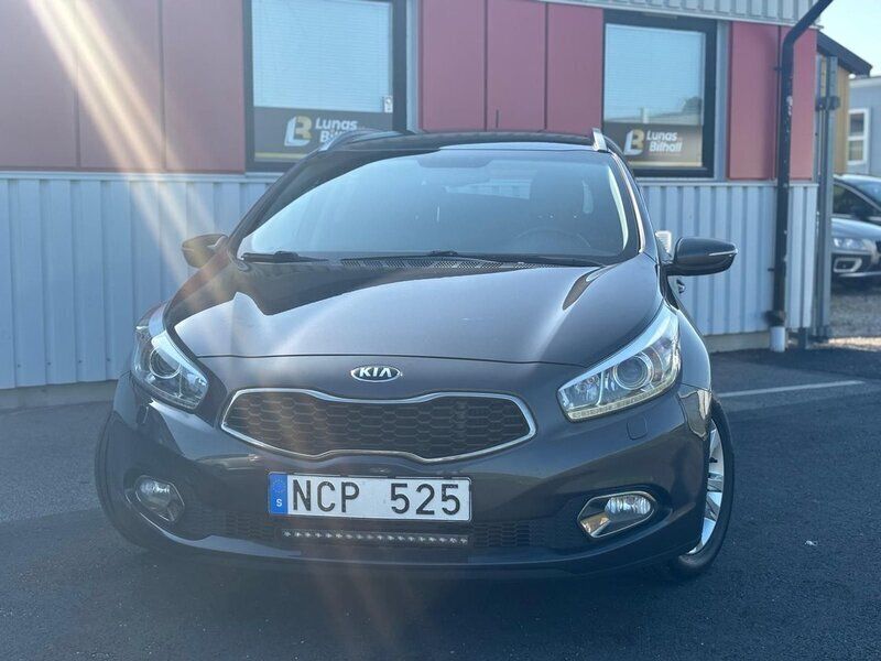 Grå Begagnad 2012 Kia Ceed Sportswagon Comfort Kombi | 74 900 kr (Marknadspris) - Bild 1/4