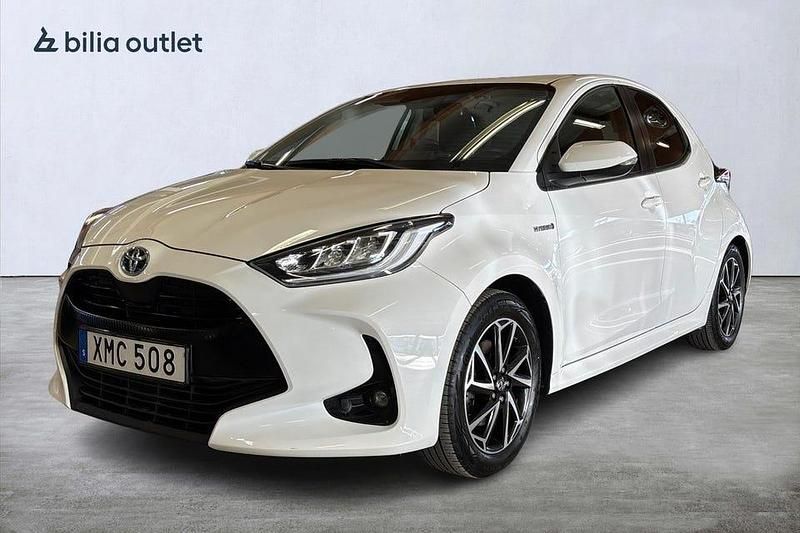 Begagnad Toyota Yaris Hybrid Active 116 HK (85 kW) 2021 Vit Halvkombi