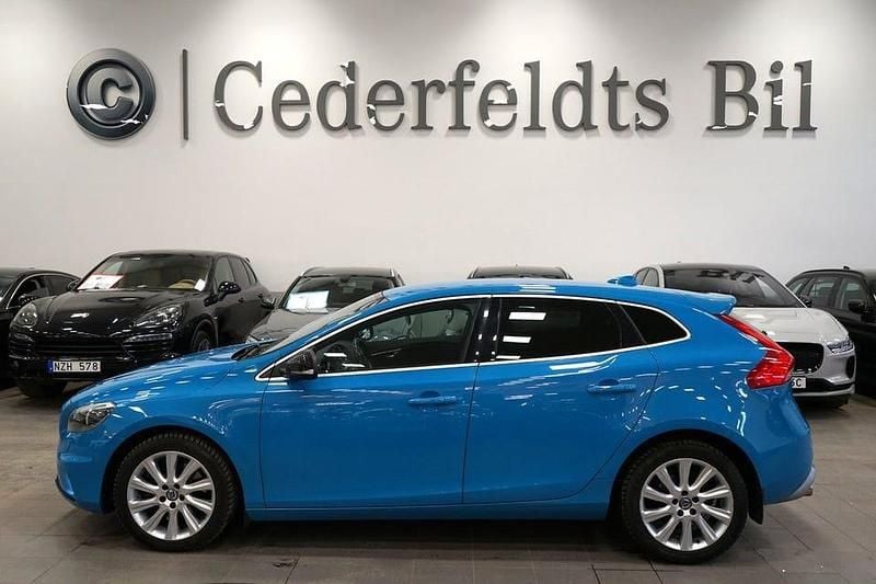 Begagnad Volvo V40 R-Design 150 HK (110 kW) 2015 Blå Halvkombi