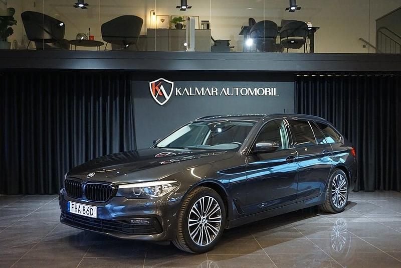 Grå Begagnad 2019 BMW 520 Sport Line Kombi | 199 000 kr (Bra pris) - Bild 1/4