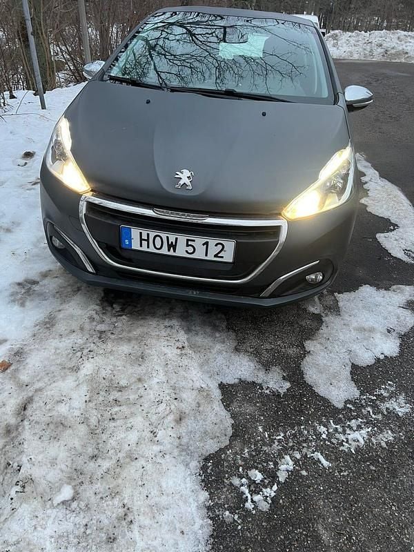 Gray matt Begagnad 2016 Peugeot 208 Halvkombi | 65 000 kr (Bra pris) - Bild 1/4