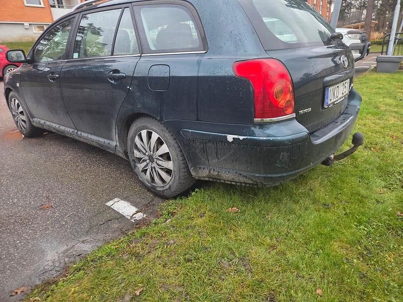 Begagnad Toyota Avensis 147 HK (108 kW) 2003 Kombi