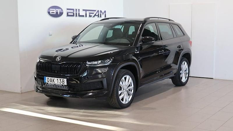 Black magic pärleffekt metallic Begagnad 2022 Skoda Kodiaq SportLine SUV | 403 900 kr (Marknadspris) - Bild 1/4