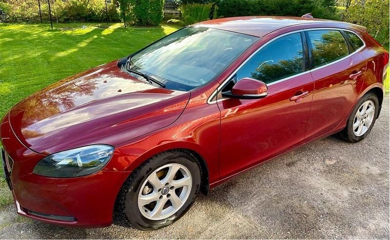 Röd Begagnad 2013 Volvo V40 Momentum Kombi | 66 000 kr (Bra pris) - Bild 1/4