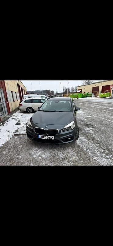 Begagnad BMW 218 150 HK (110 kW) 2016 Mörkgrå metallic Kombi