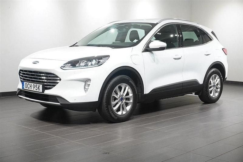 Vit (frozen white solid) Begagnad 2022 Ford Kuga Titanium SUV | 239 900 kr (Bra pris) - Bild 1/2