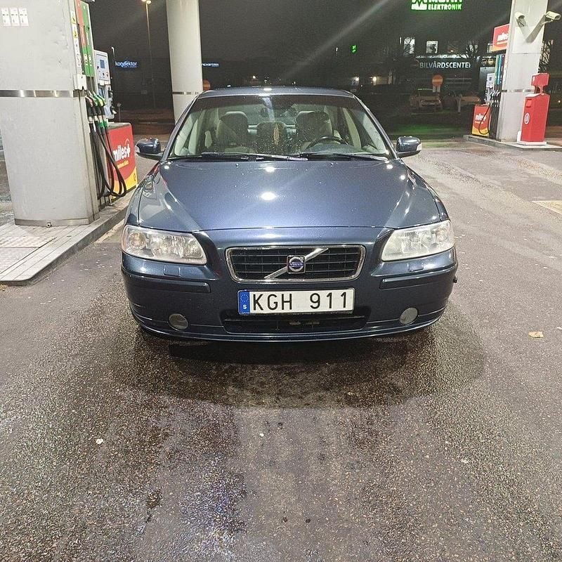 Blå Begagnad 2007 Volvo S60 Sedan | 36 000 kr (Marknadspris) - Bild 1/4