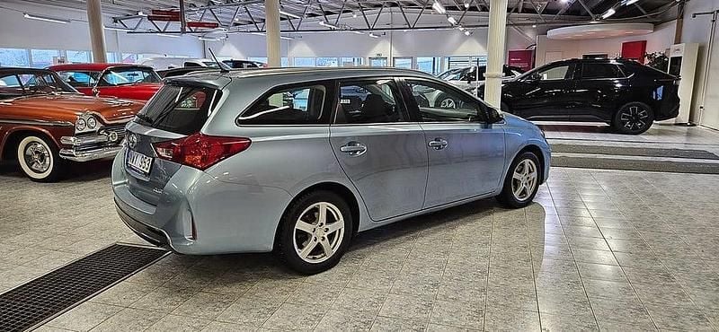 Begagnad Toyota Auris Touring Sports Active 132 HK (97 kW) 2013 Blå Kombi