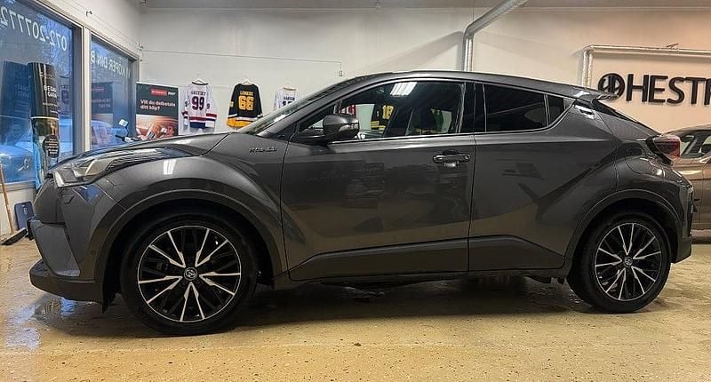 Begagnad Toyota C-HR Executive 122 HK (89 kW) 2018 Mörkgrå SUV