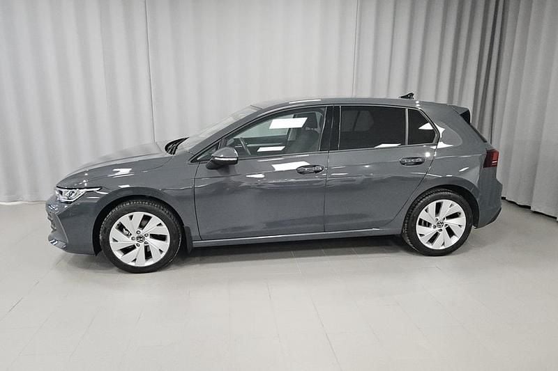 Begagnad VW Golf VIII Life 151 HK (111 kW) 2025 Grå Halvkombi
