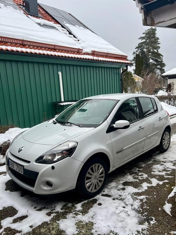 Begagnad Renault Clio R.S. 75 HK (55 kW) 2011 Halvkombi