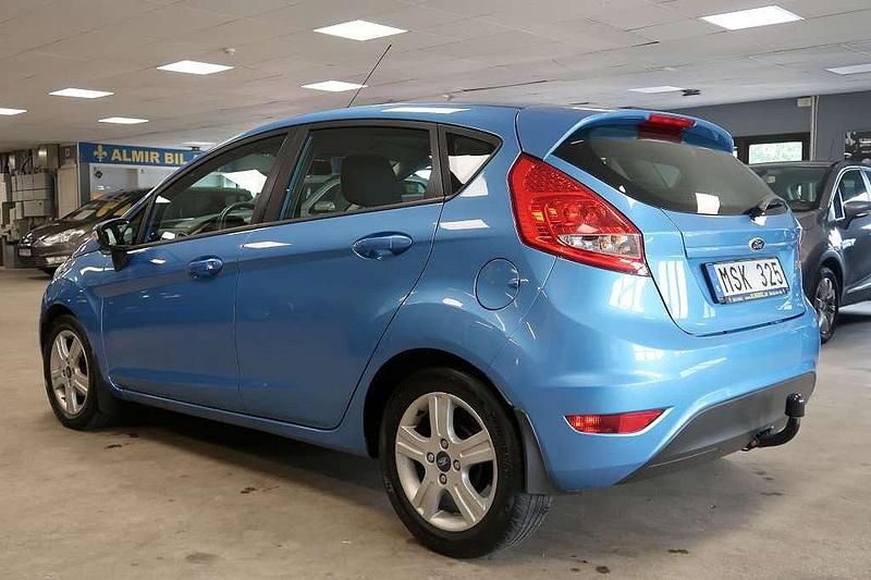 Begagnad Ford Fiesta Trend 71 HK (52 kW) 2012 Blå Halvkombi