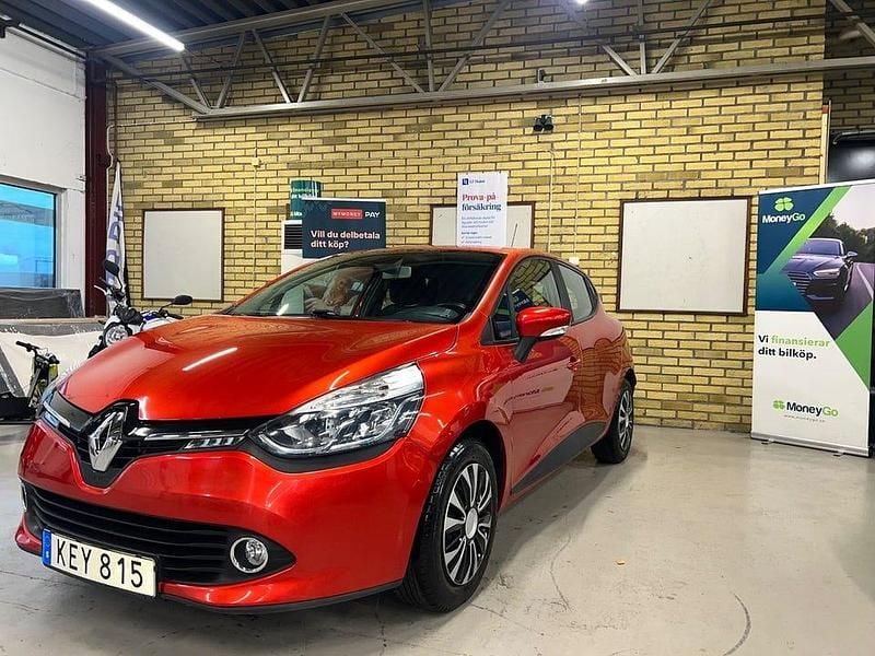Röd Begagnad 2016 Renault Clio IV Expression Halvkombi | 94 900 kr (Marknadspris) - Bild 1/4