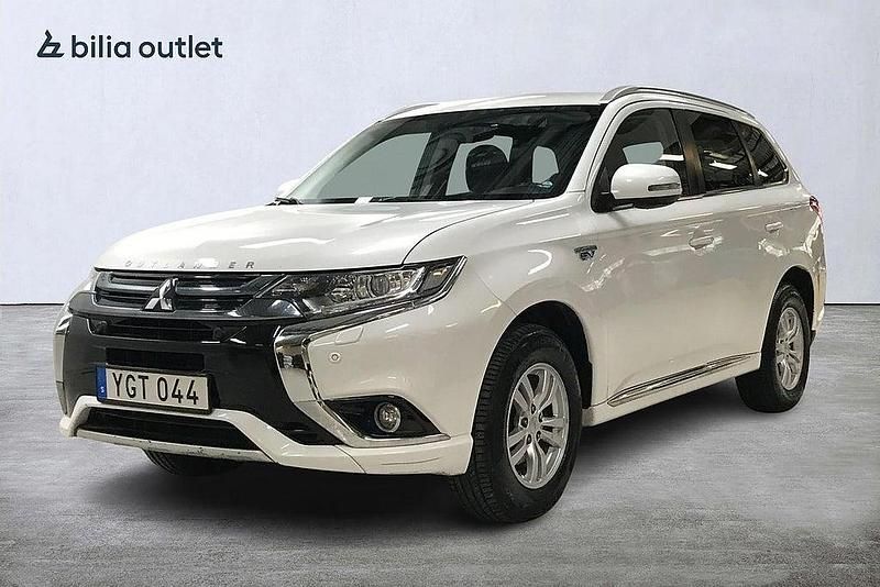 Begagnad Mitsubishi Outlander P-HEV 121 HK (88 kW) 2016 Vit SUV