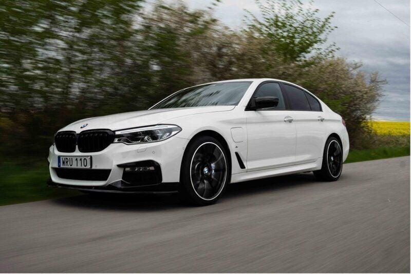 Vit Begagnad 2017 BMW 530e iPerformance Sedan | 269 000 kr (Lite dyr) - Bild 1/4
