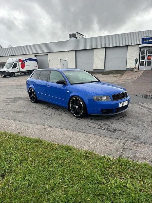 Blå Begagnad 2002 Audi A4 Kombi | 37 000 kr - Bild 1/4