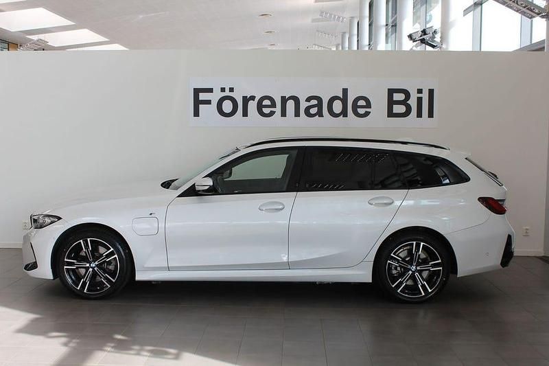 Begagnad BMW 330 M Sport 184 HK (135 kW) 2025 Mineralvit Kombi