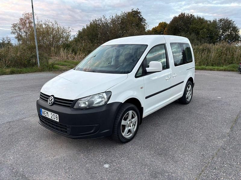 Vit Begagnad 2012 VW Caddy Life Minibuss | 69 900 kr (Lite dyr) - Bild 1/4