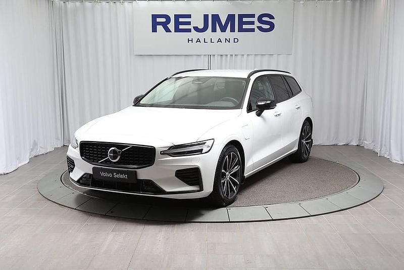 Vit Begagnad 2025 Volvo V60 Plus Kombi | 499 500 kr (Marknadspris) - Bild 1/4
