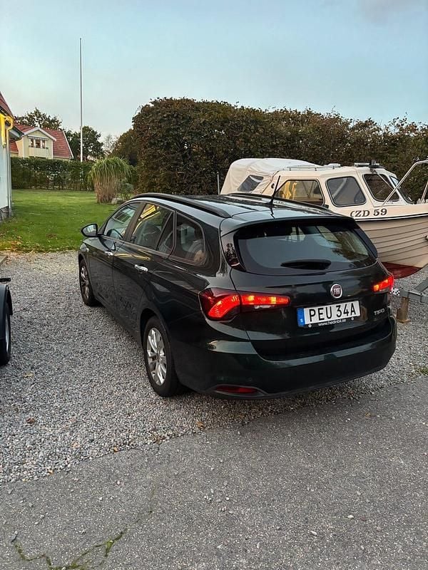 Grön metallic Begagnad 2020 Fiat Tipo Lounge Kombi | 123 500 kr (Marknadspris) - Bild 1/4