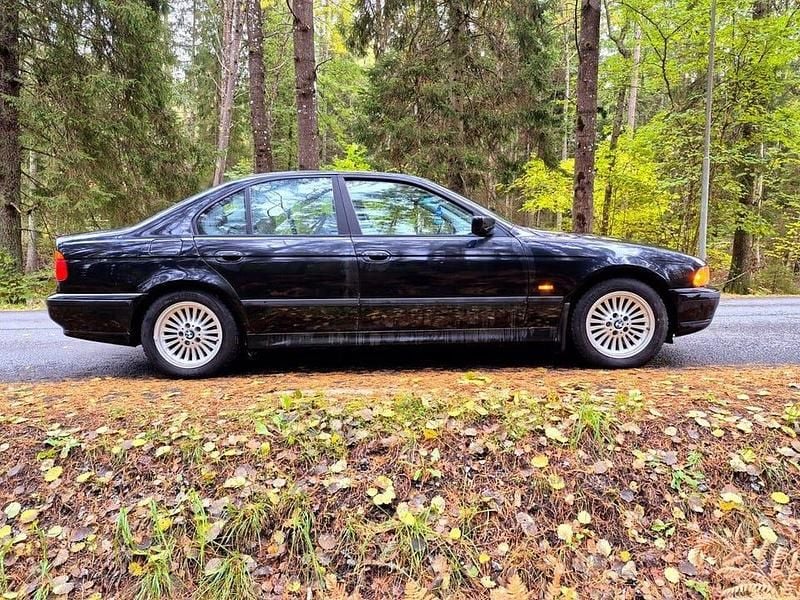 Begagnad BMW 528 193 HK (141 kW) 1997 Svart Sedan