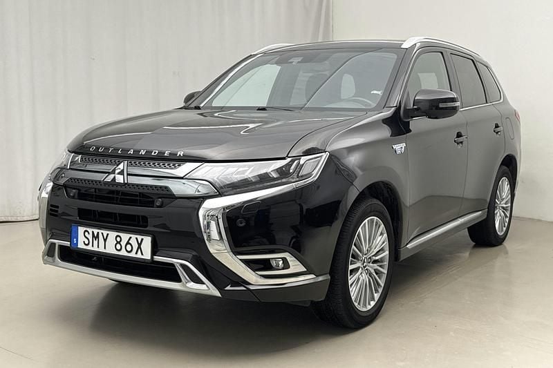 Svart Begagnad 2020 Mitsubishi Outlander SUV | 265 000 kr (Marknadspris) - Bild 1/4