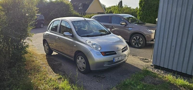 Silver Begagnad 2003 Nissan Micra Halvkombi | 40 000 kr - Bild 1/3