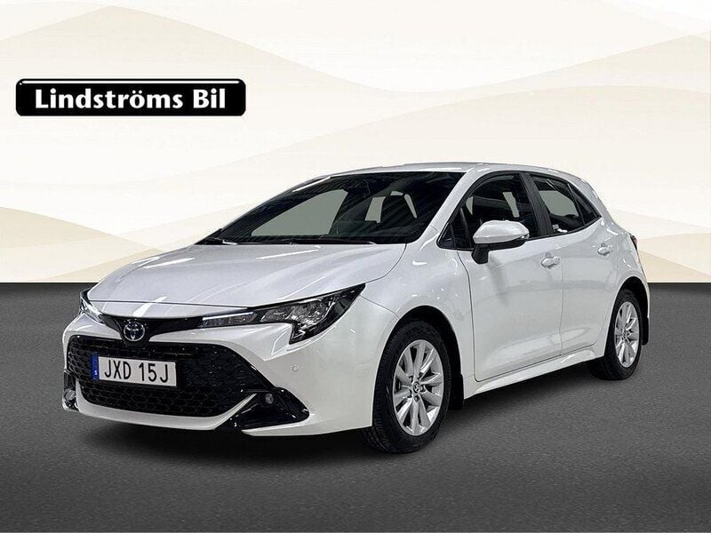 Vit Begagnad 2024 Toyota Corolla Hybrid Active Halvkombi | 339 000 kr (Lite dyr) - Bild 1/4