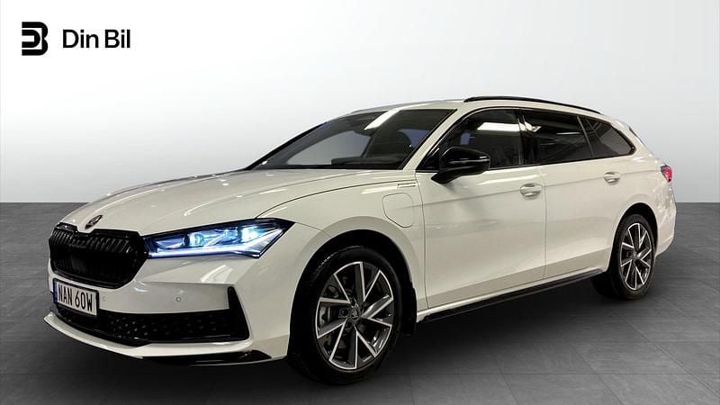 Ny Skoda Superb 2026 Vit Kombi