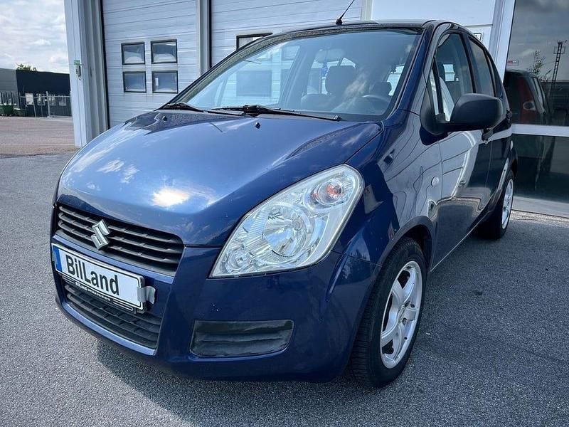 Begagnad Suzuki Splash 66 HK (48 kW) 2009 Blå Halvkombi