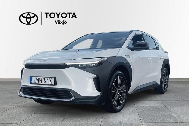 Vit Begagnad 2022 Toyota bZ4X Executive SUV | 409 000 kr (Lite dyr) - Bild 1/3