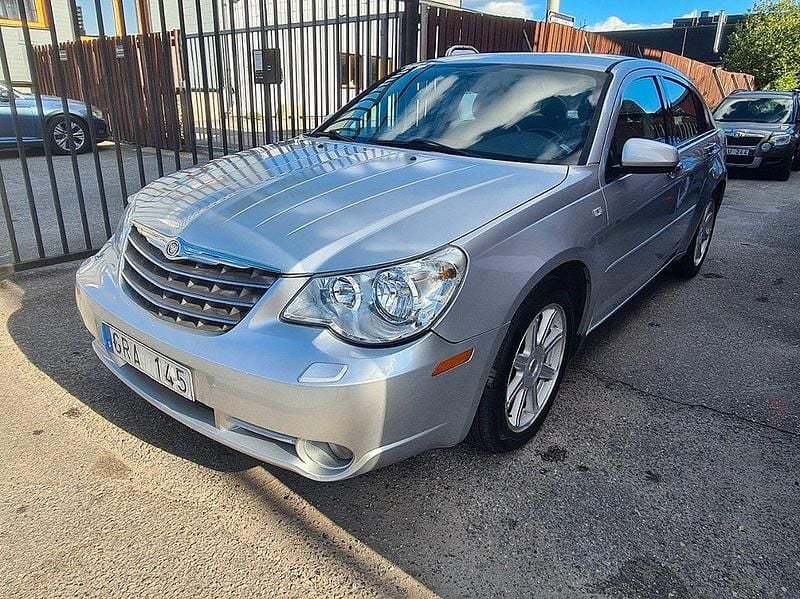 Silver Begagnad 2007 Chrysler Sebring Sedan | 49 900 kr - Bild 1/4
