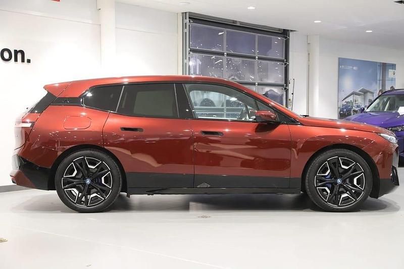 Begagnad BMW iX Comfort Edition 242 kW (330 HK) 2023 Röd SUV