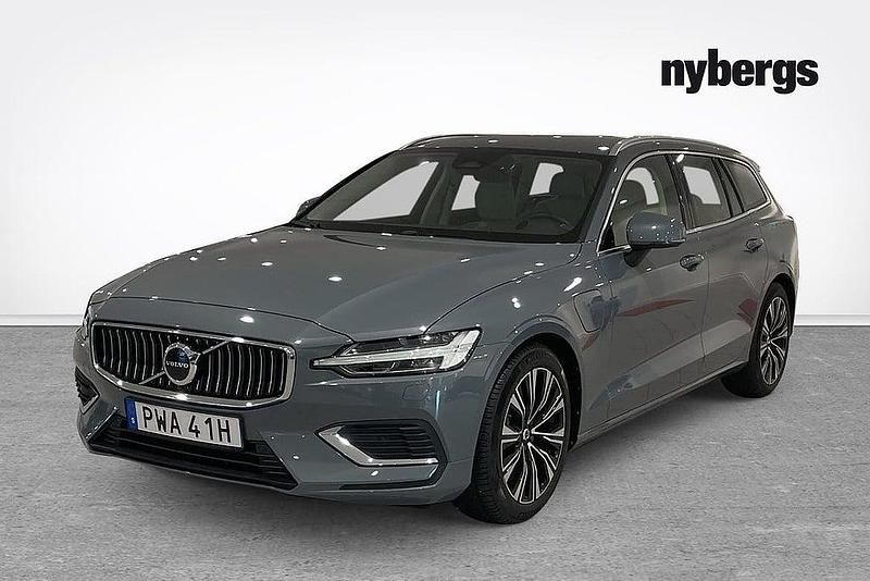 Grå Begagnad 2023 Volvo V60 Core Kombi | 399 000 kr (Marknadspris) - Bild 1/4
