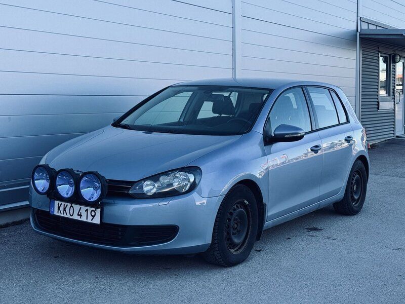 Ljusblå (blå) Begagnad 2011 VW Golf VI Halvkombi | 34 000 kr (Superpris) - Bild 1/4