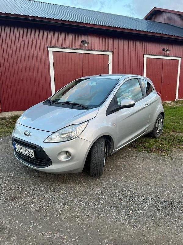 Grå Begagnad 2010 Ford Ka Halvkombi | 24 000 kr (Marknadspris) - Bild 1/3