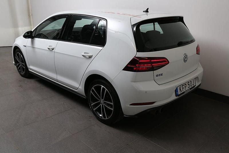 Begagnad VW Golf VIII GTE 204 HK (150 kW) 2020 Vit Halvkombi